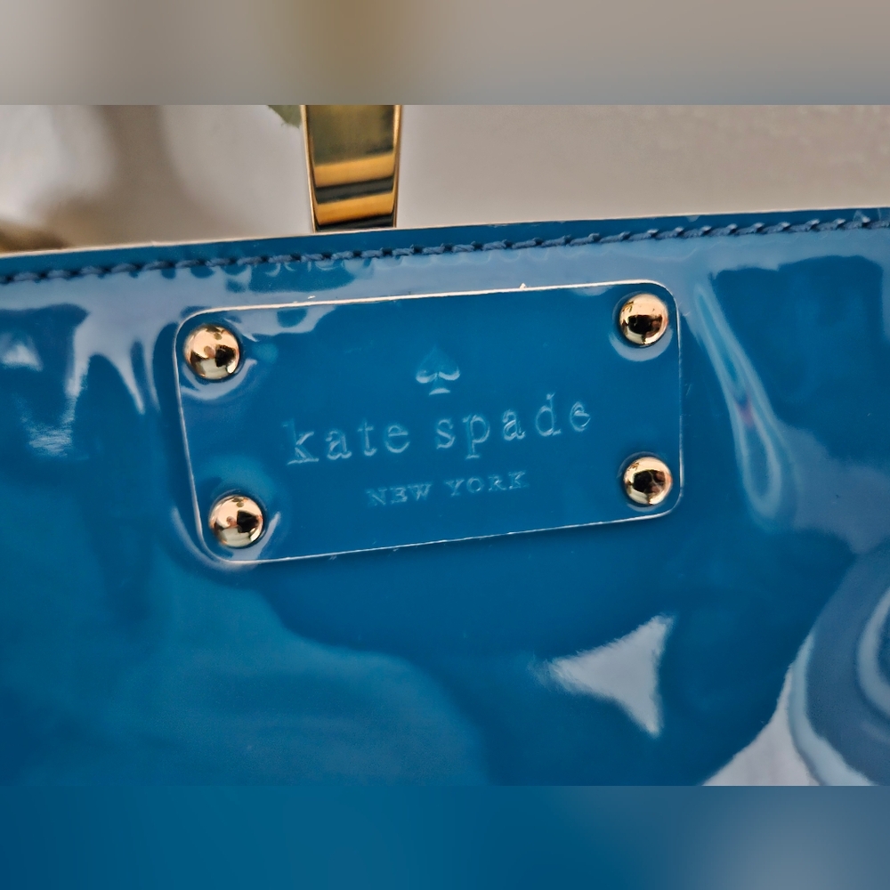 Kate Spade Teal Blue And White Trim Shoulder Crossbody Bag. - Picture 5 of 9